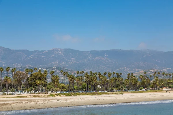 Plaj avuç içi ve Santa Barbara dağlarda