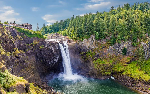 Quedas de Snoqualmie sob céus agradáveis — Fotografia de Stock