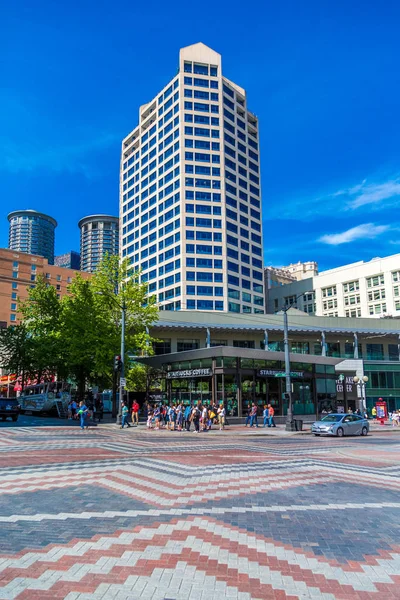 Vita tornet och Starbucks över Plaza — Stockfoto