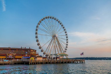 Alacakaranlıkta Seattle Büyük Tekerlek