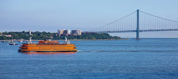 Staten Island Traghetti e Ponte di Verrazano — Foto Stock