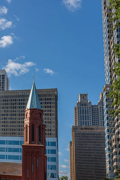 Old Steeply by Suntrust Tower — Stock Photo, Image