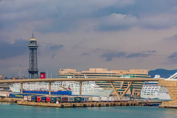 Vracht- en scheepsterminal in Barcelona — Stockfoto