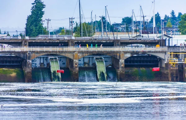 Toeristen bij Ballard Locks — Stockfoto