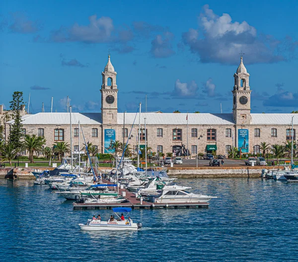 Fantasia Esportes Aquáticos passado Dockyard — Fotografia de Stock