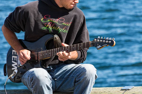 Man Playing Guitar — Stock Photo, Image