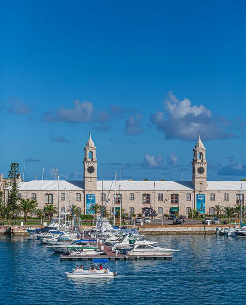 Fantasia Esportes Aquáticos passado Dockyard — Fotografia de Stock