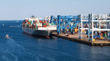 Boston 'daki Cosco Kargo Gemisi