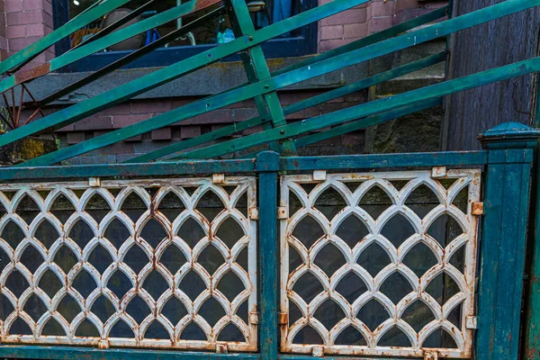 Trabajo de metal oxidado en la construcción —  Fotos de Stock