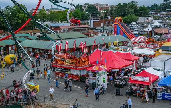 Rides and Food op de kermis van County — Stockfoto