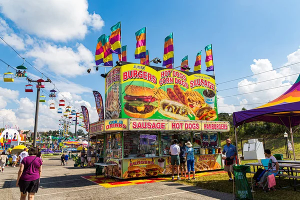 Voedselstand op kermis — Stockfoto