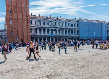 Saint Marks Meydanı 'ndaki Aileler