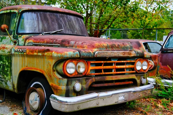 Передний край старого грузовика Dodge — стоковое фото