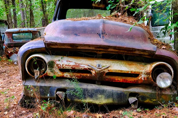 Old Rusty V8 — Stockfoto