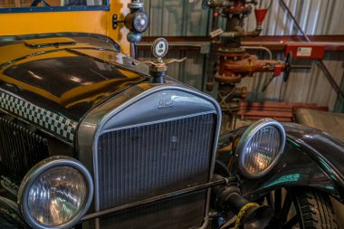 Eski Ford Checker Taksisi