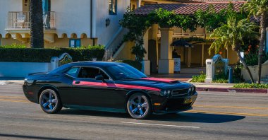 Santa Barbara 'da Dodge Challenger
