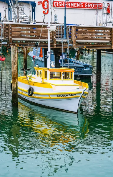 Golden Gate Boat at at Fishermans Grotto — Stock fotografie