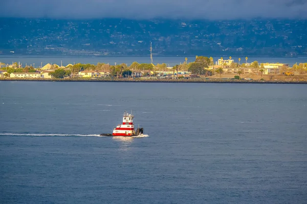 サンフランシスコ湾での作業船 — ストック写真