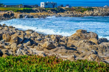 Sörfün Ötesindeki Kamp