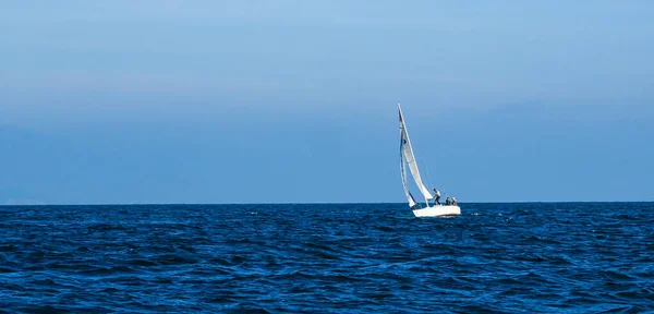 Travailler la voile — Photo