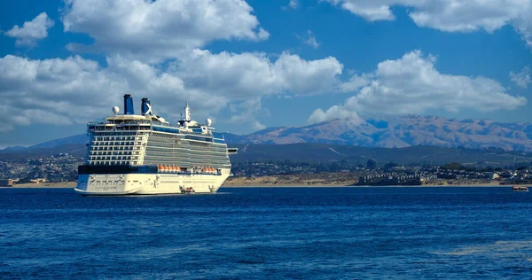 Celebrity Eclipse amarrado en Califronia — Foto de Stock