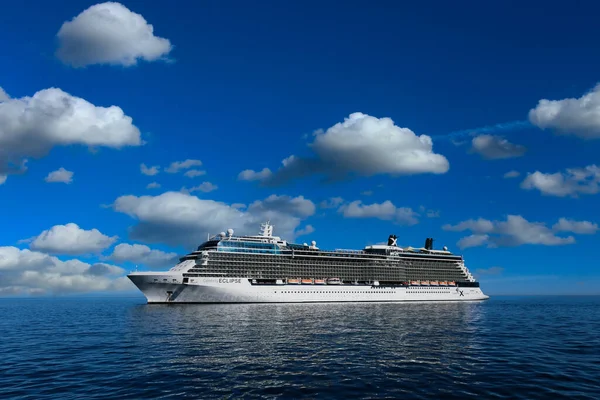 Celebrity Eclipse on Blue Water — Stock Photo, Image