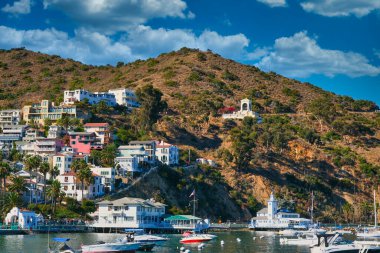 Tepeye Avalon Bell ile çıkıyor.