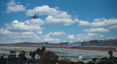 LAX 'te uçaklar