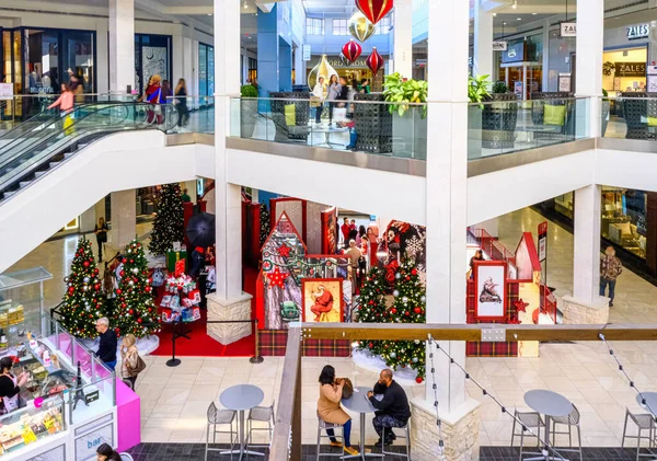 Різдво в торговому центрі — стокове фото