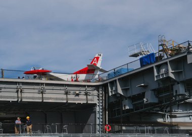 Midway 'deki Donanma Uçuş Eğitmeni