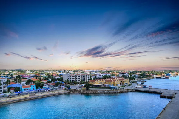 Waterfront von Bonaire im Morgengrauen — Stockfoto
