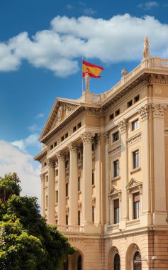 La Rambla 'da Yeni Klasik Barselona Binası