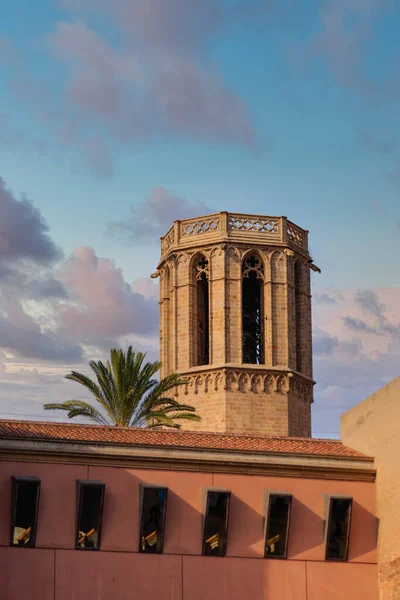 Ozdobná Kamenná Zvonice Barceloně — Stock fotografie
