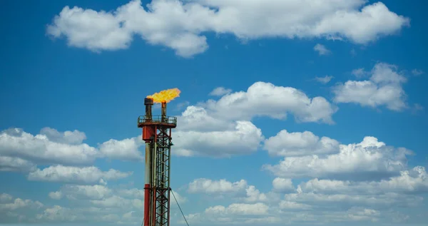 Treibstoffabgase Verbrennen Auf Einer Ölplattform — Stockfoto