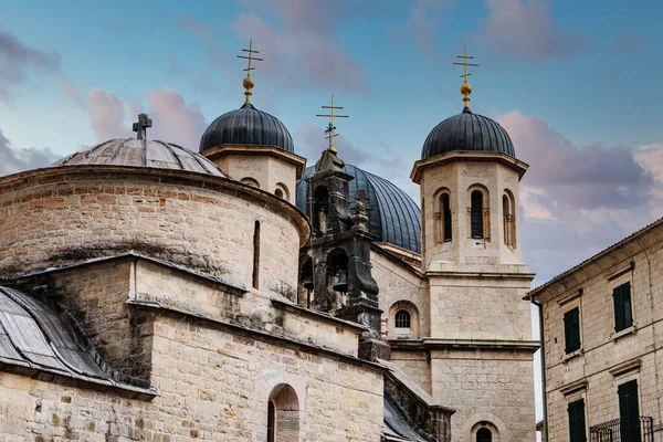 Купола Которской православной церкви — стоковое фото