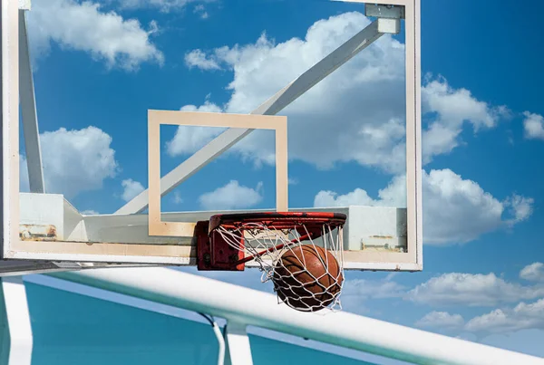 Basket träffar nätet — Stockfoto