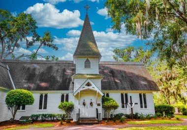 Güneşli bir günde İsa Kilisesi