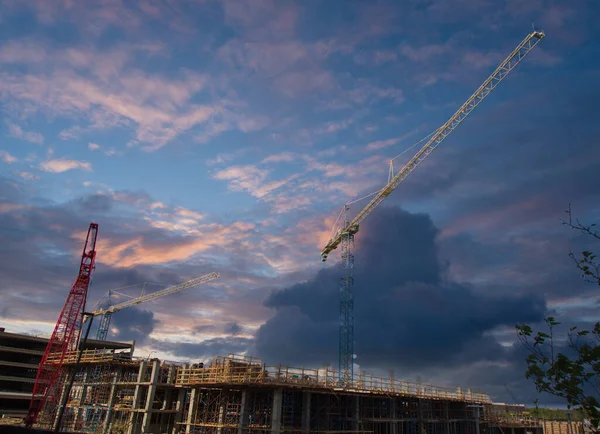 White and Red Cranes in Dramatic Sky — Stock Photo, Image