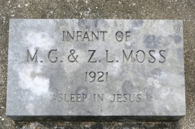 Yüz Yaşındaki Bebek Mezarı