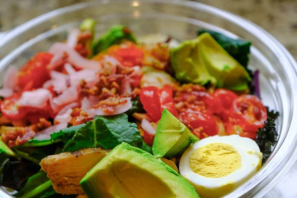Salada de Cobb fresca — Fotografia de Stock