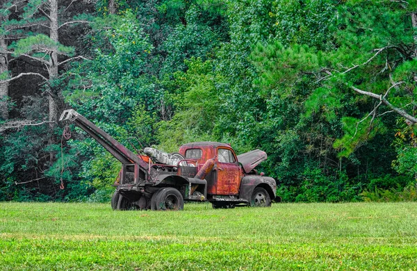 Old Rusty Wrecker in Field — Stock Photo, Image