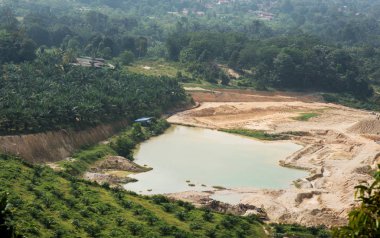 Kum ocağı ve takip gölet havadan görünümü.