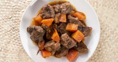 Arapça pirinç, ramazan gıda genellikle Kuzu Tandır ve Arap salatası ile servis Ortadoğu'daki. 4 k görüntüleri video.