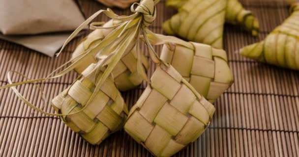 Ketupat Albóndigas Arroz Manjar Local Durante Temporada Festiva Sudeste Asiático — Vídeos de Stock