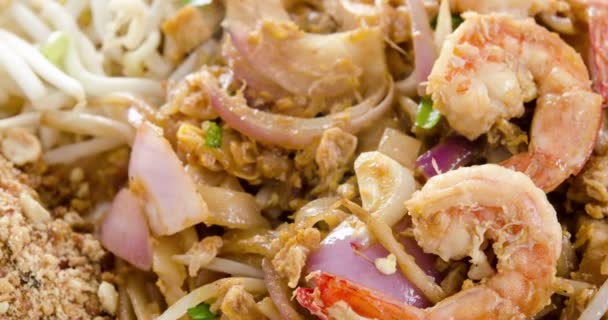 Nourriture Thaïlandaise Sauté Pad Nouilles Thaïlandaises Aux Crevettes Vidéo — Video