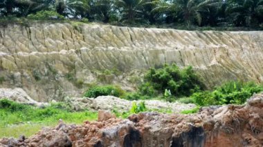 Güney Doğu Asya kum madenlerde.