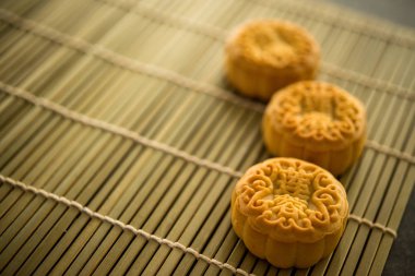Mooncakes sonbahar ortası festivali sırasında yemiş pasta için geleneksel olarak pişirilir. Moon pasta üzerinde Çince karakter temsil 