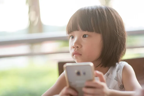 Asian Child Using Smart Phone Cafe Natural Light Outdoor Lifestyle — Stock Photo, Image