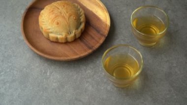 Geleneksel pasta mooncakes arkadaşlarınız veya aileniz için sonbahar ortası festivali sırasında sunulan. 