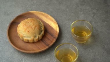 Geleneksel pasta mooncakes arkadaşlarınız veya aileniz için sonbahar ortası festivali sırasında sunulan. 